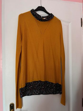 Pull avec détails tissu