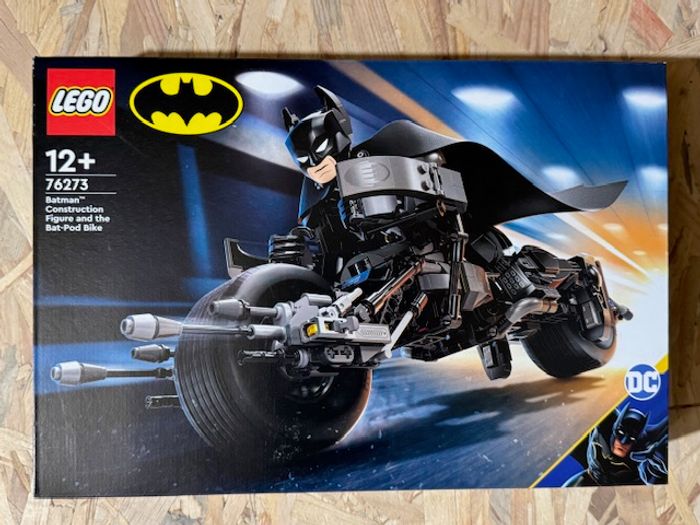 LEGO 76273 - La figurine de Batman à construire et la moto Bat-Pod