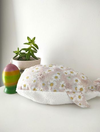 Baleine décorative pour chambre de bébé 