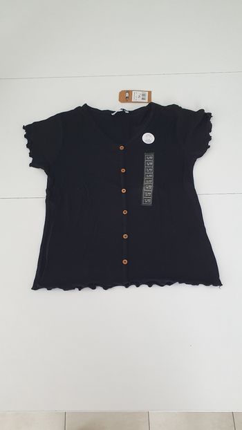 T shirt neuf noir en 16 ans