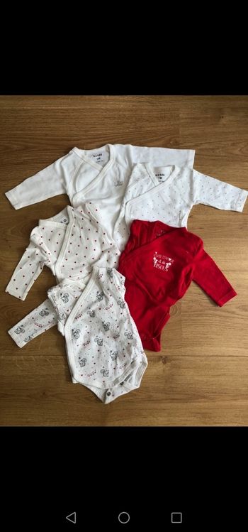 Lot 5 bodies taille 1 mois