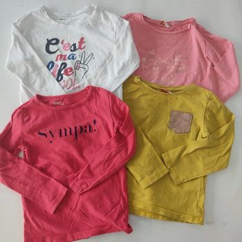Lot de 4 tee shirts manches longues taille 4 ans