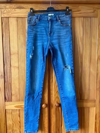 Jean troué femme 38 cache cache