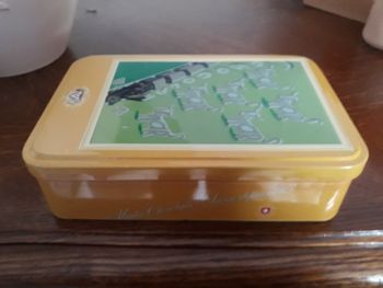 Boite en metal rectangulaire