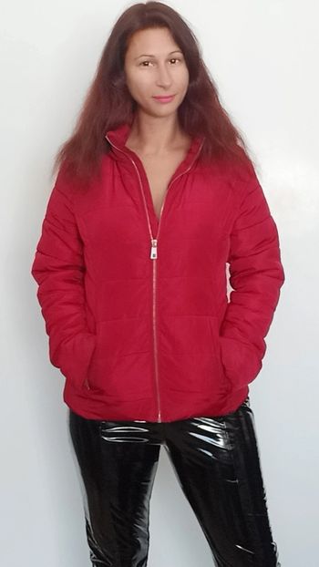 Doudoune rouge zippée à capuche taille 36