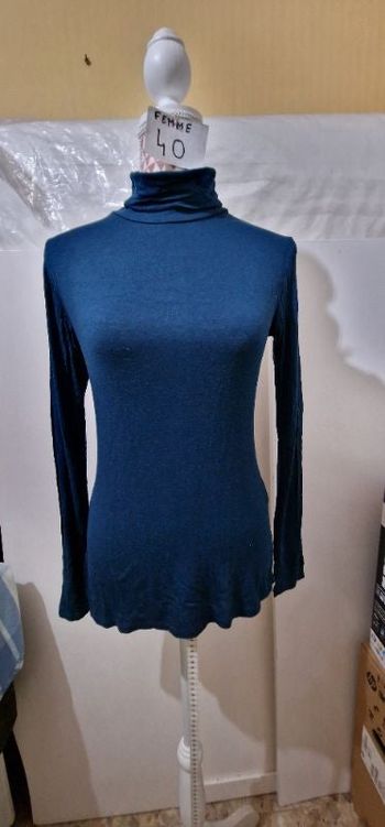 Tee-shirt, col roulé, vert,en très bon état, en viscose &elasthanne