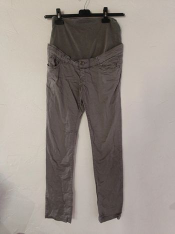 Pantalon de grossesse T40 en très bon état