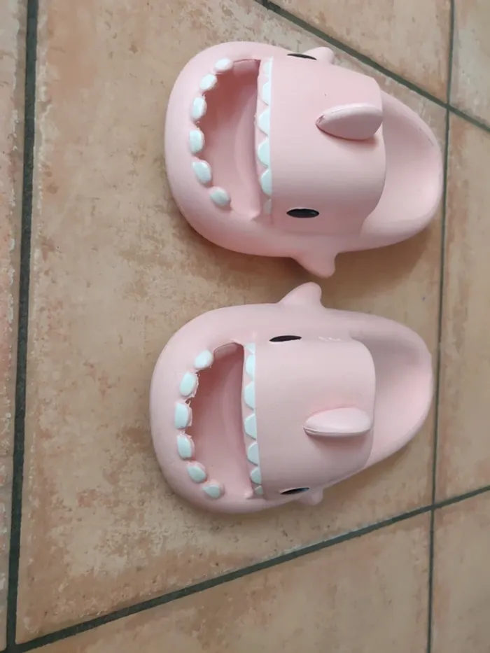 Tongs requin - photo numéro 2