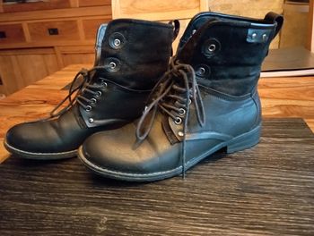 Bottines bi matière noires à lacets