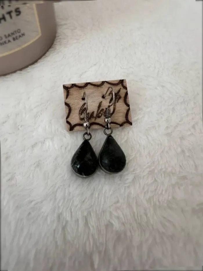 Boucles d’oreilles goutte noire élégantes – Style bohème chic - photo numéro 2