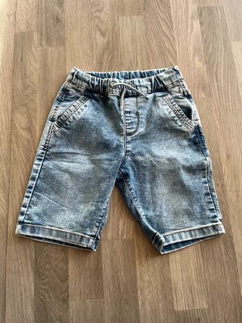 Très beau short taille 10 ans