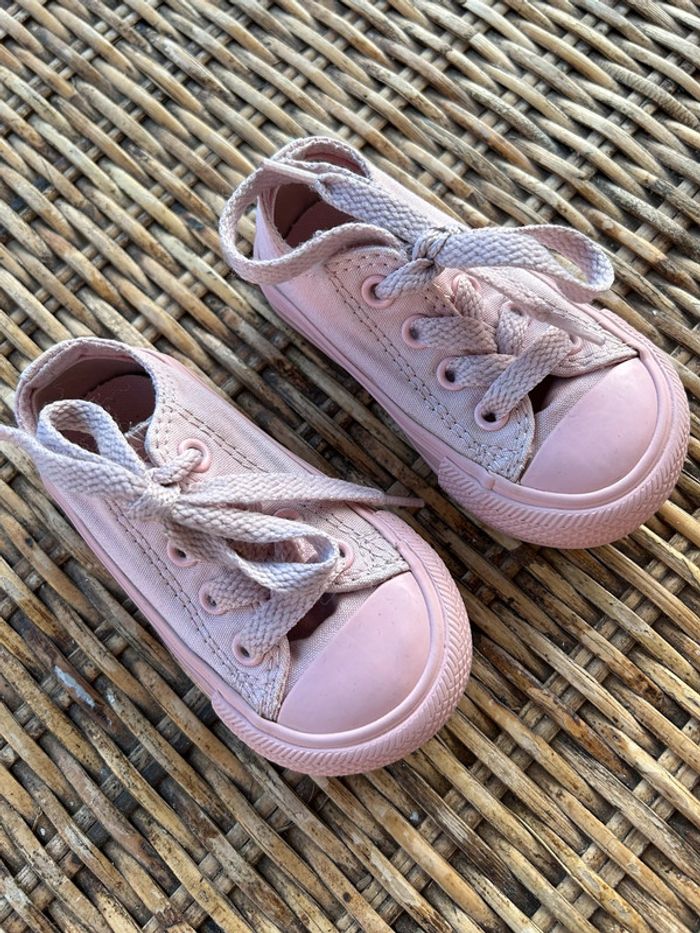 Fille 👧🏻 Converse full rose taille 20 - photo numéro 5