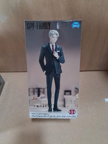 Loid forger figurine manga spy x family sega