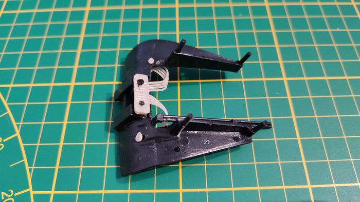 Support moteur pièce détachée miniature 1/18 Citroën traction 15cv 1952 Maisto #B36 - photo numéro 2