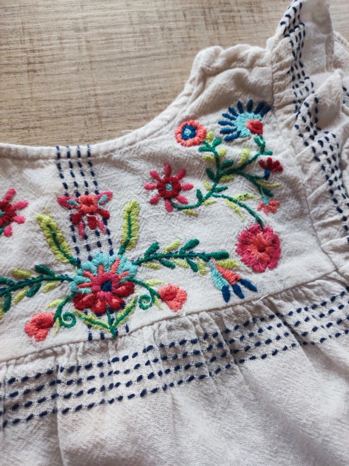 Blouse brodée 3/4 ans - photo numéro 2