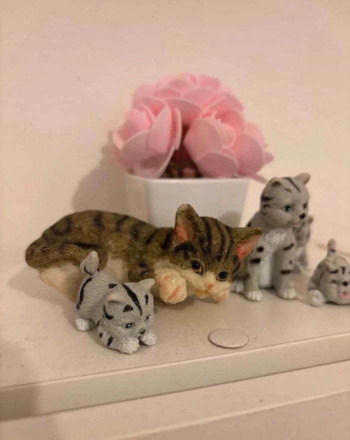 Figurine chat avec chatons 📍 - photo numéro 3