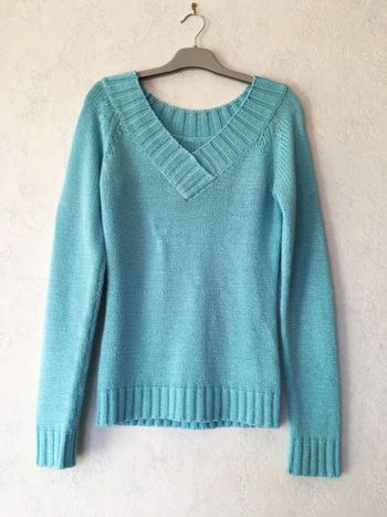 Pull bleu turquoise col V