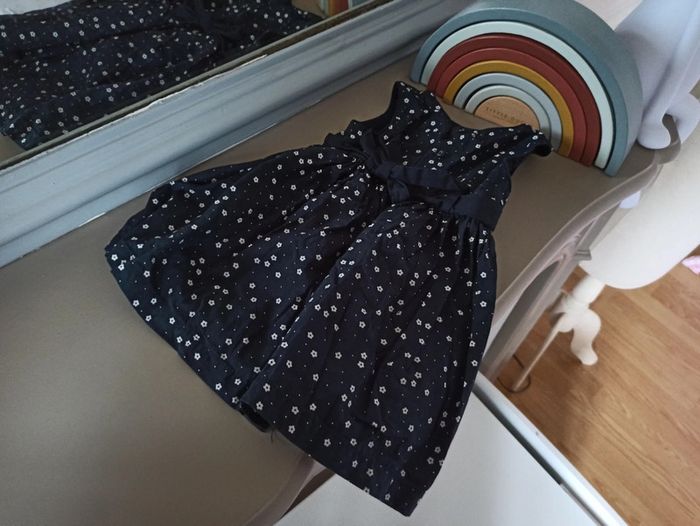 Robe bleue marine à fleurs 12 mois KIABI neuve - photo numéro 3