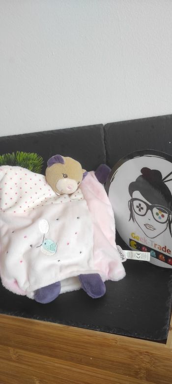 Doudou plat ours rose violet pois Petite rose marionnette marron oiseau Carré