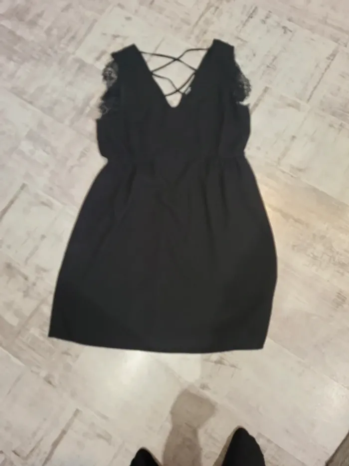 Robe femme mâche courte à dentelles