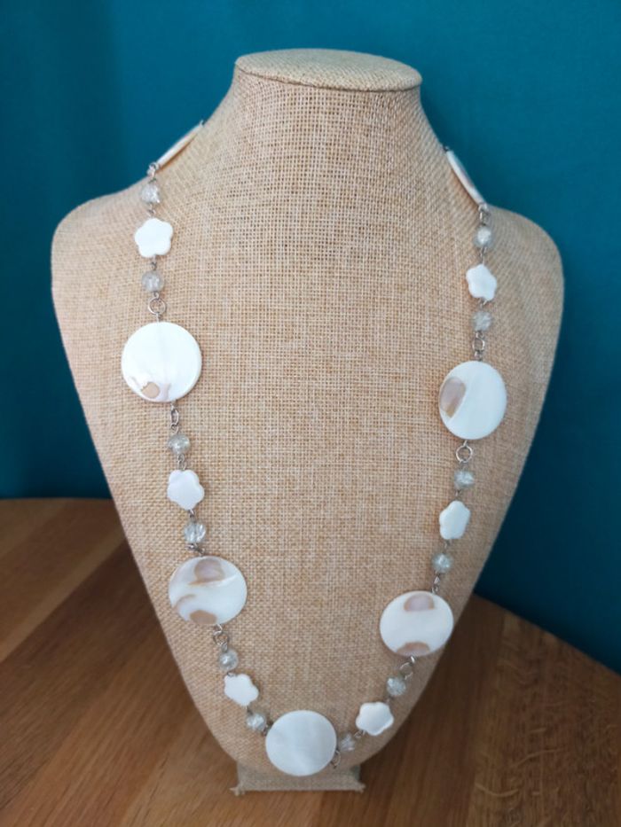 Collier en nacre blanche et perles – Collection Reflets de Lavande