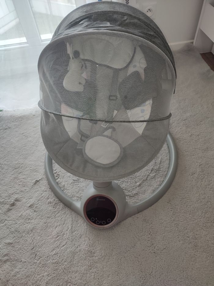 Balancelle bébé électrique avec télécommande – très bon état - photo numéro 3