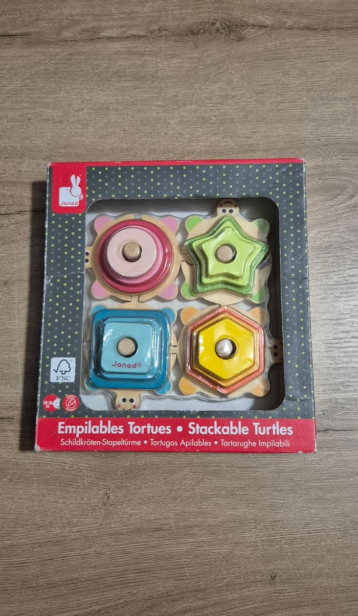 Tortues des formes empilables en bois
