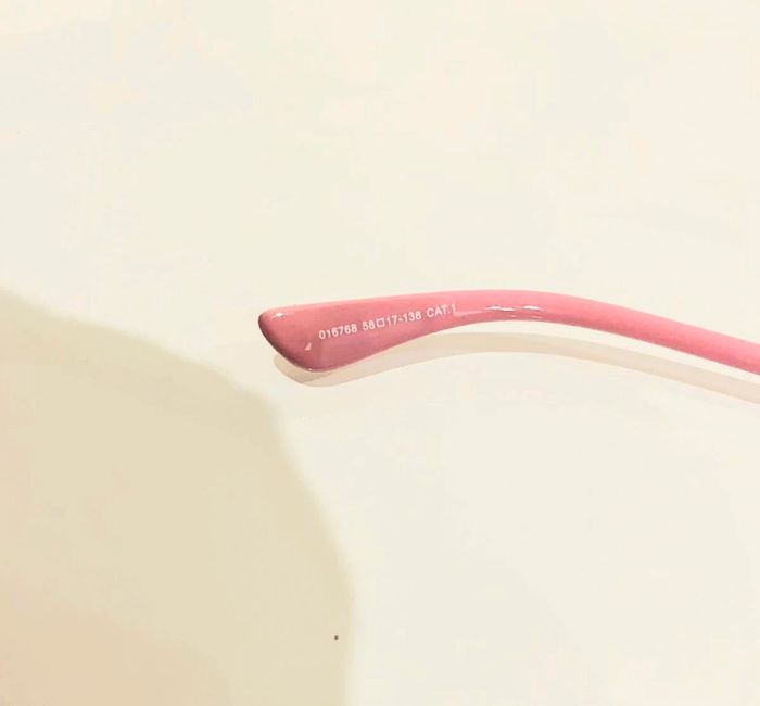 Lunette de soleil femme hexagonale rose et dorée verres bleus dégradés UV protection catégorie 1 - photo numéro 6