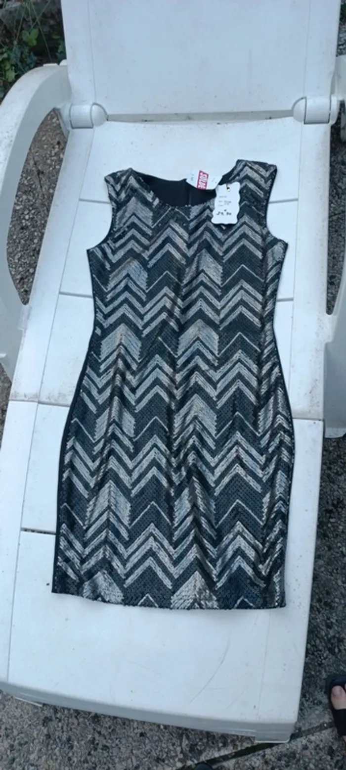 Robe de soirée sequins - photo numéro 2