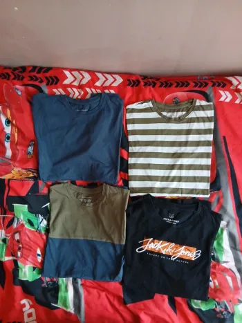 Lots de 4 tee-shirts taille 14 ans