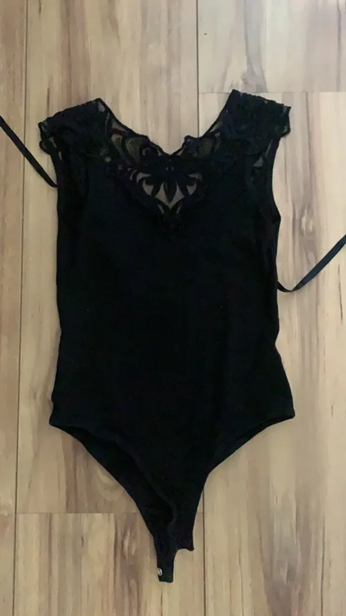 Body noir dentelle