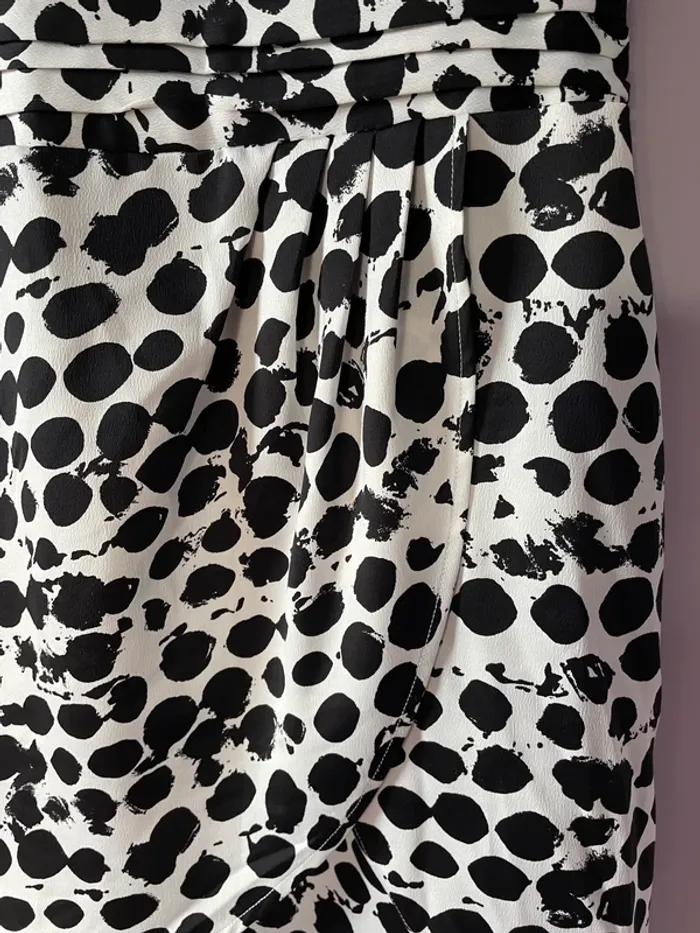Robe courte H&M noire et blanche 32 - photo numéro 2
