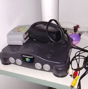 Nintendo 64 sans manettes avec deux jeux et câbles