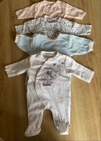Lot 4 pyjamas naissance 1 mois