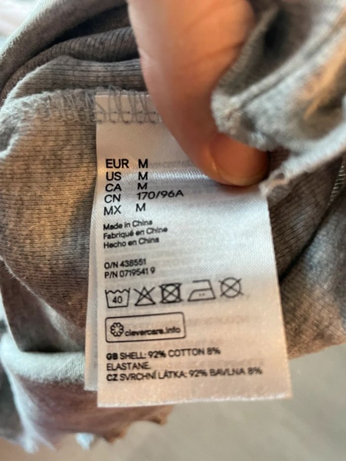 Crop top gris épaules découverte H&M taille M très bon état - photo numéro 5