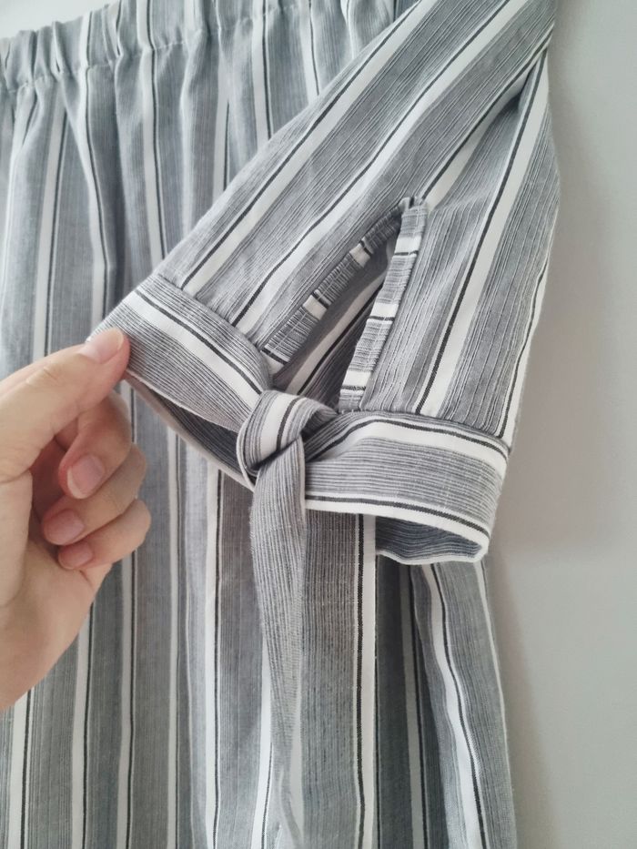 Top gris rayé épaules dénudé - photo numéro 3