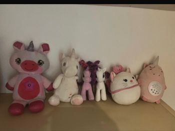 Lot peluches et veilleuses pour fille