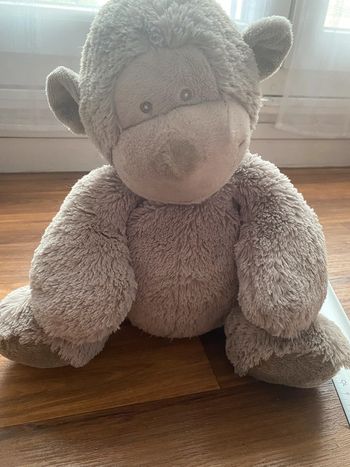 Grosse peluche singe
