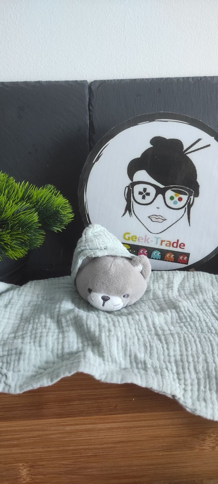 obaïbi Okaïdi Doudou plat chat lange bleu vert gris coton carré plat chat capuche blanc