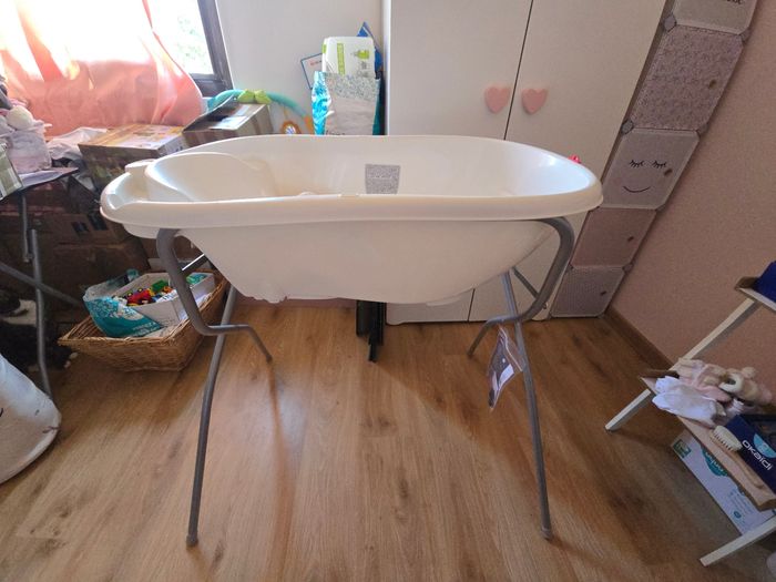 Baignoire bebe sur pied