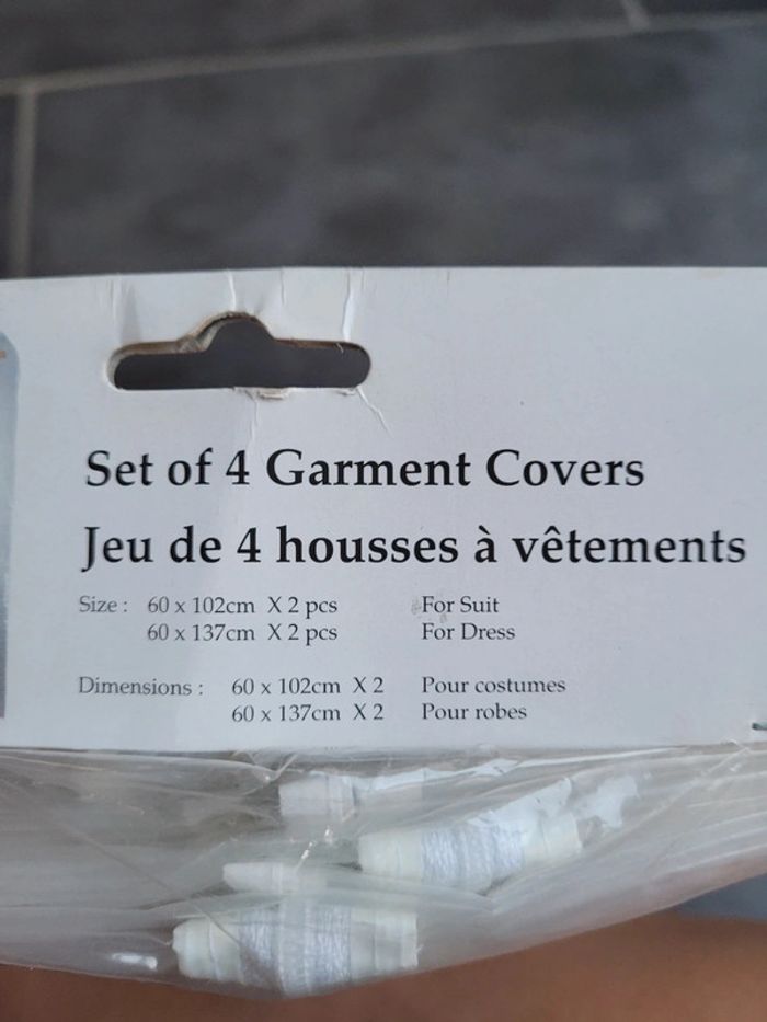 4 housses à vêtements neufs