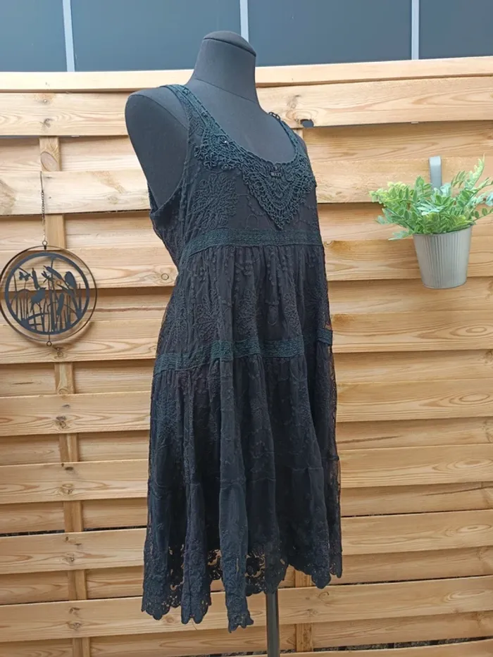 Robe dentelle et broderie taille 1 - photo numéro 7