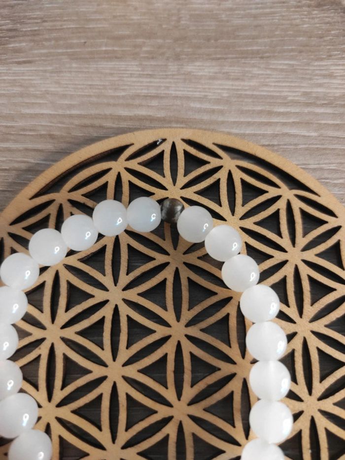 📿 Bracelet en pierre de lune – Perles 8 mm + perle métal (élastique) - photo numéro 4
