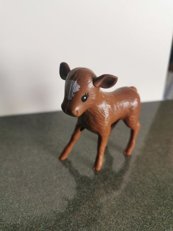 Figurine veau de la ferme de Barbie