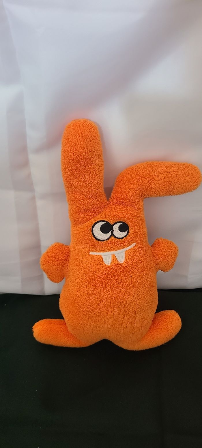 monstre TISSEA FLY peluche doudou orange Gribouille