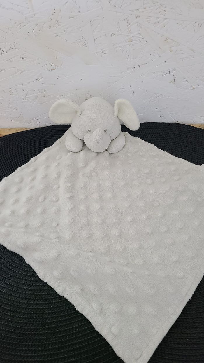 Doudou plat éléphant blanc gris