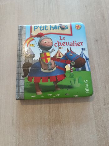 Livre petit héros le chevalier
