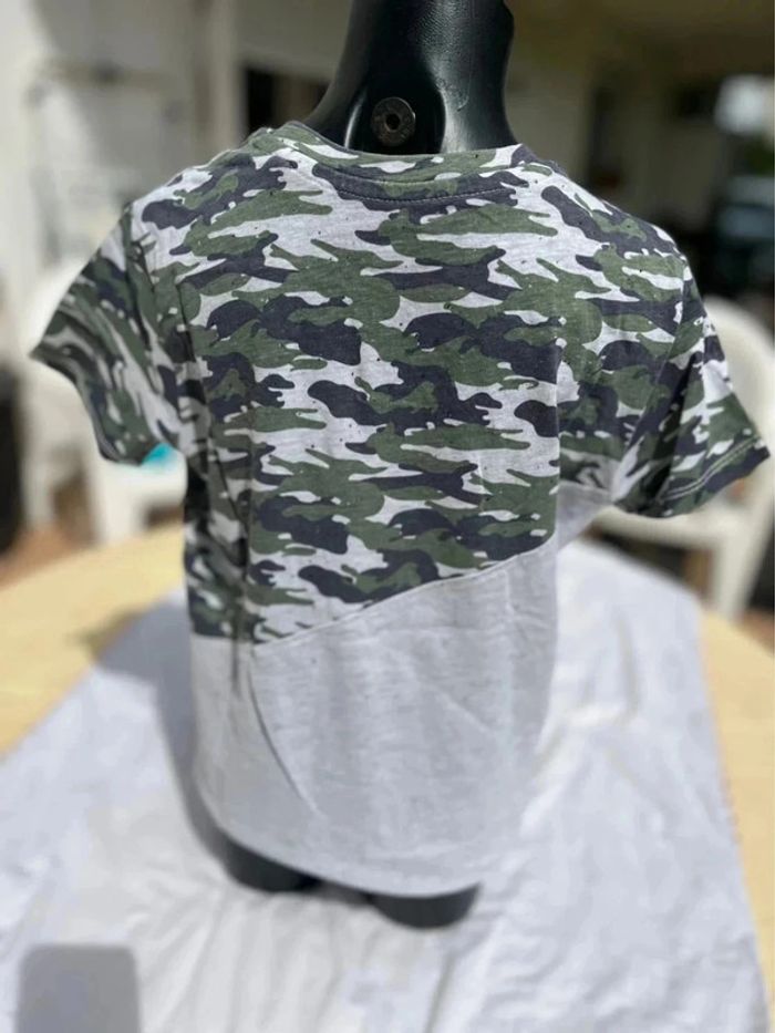 T shirt militaire primark 6-7 ans taille 122 - photo numéro 2
