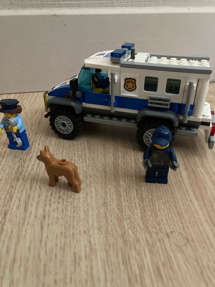 Fourgon de police lego - photo numéro 2