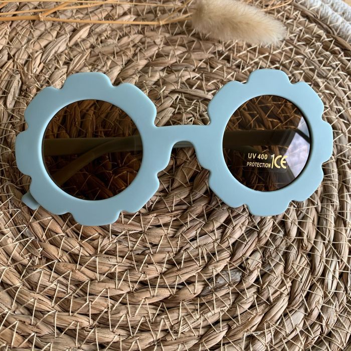Jolies paire de lunettes de soleil enfant - photo numéro 3